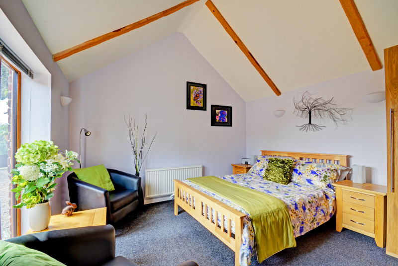 With a beautifully dressed double bed, this is perfect for 2