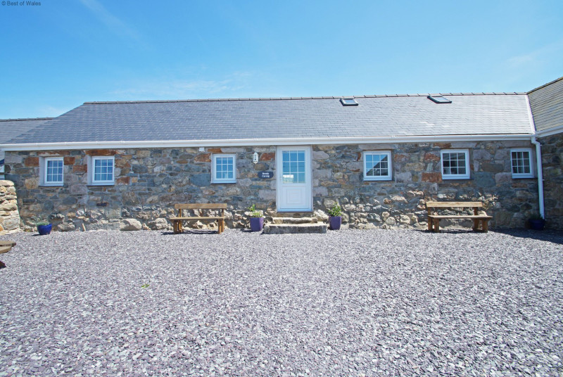 A 5 star holiday cottage with sea view on the Llyn Peninsula