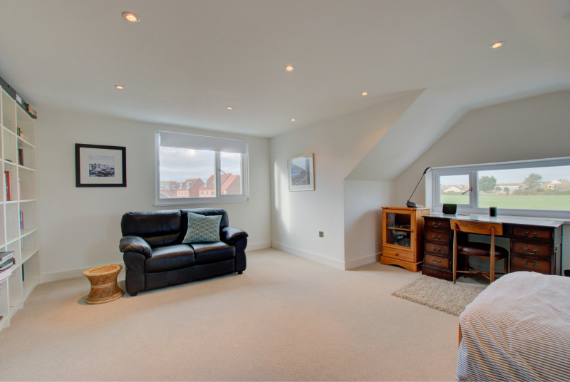 Reading room / spare bedroom