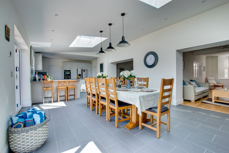 dining table  - entertaining space