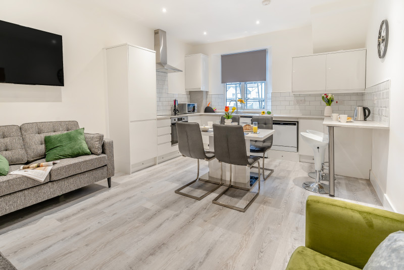 Open plan lounge, diner and kitchen at Hafan y Ddinas 2