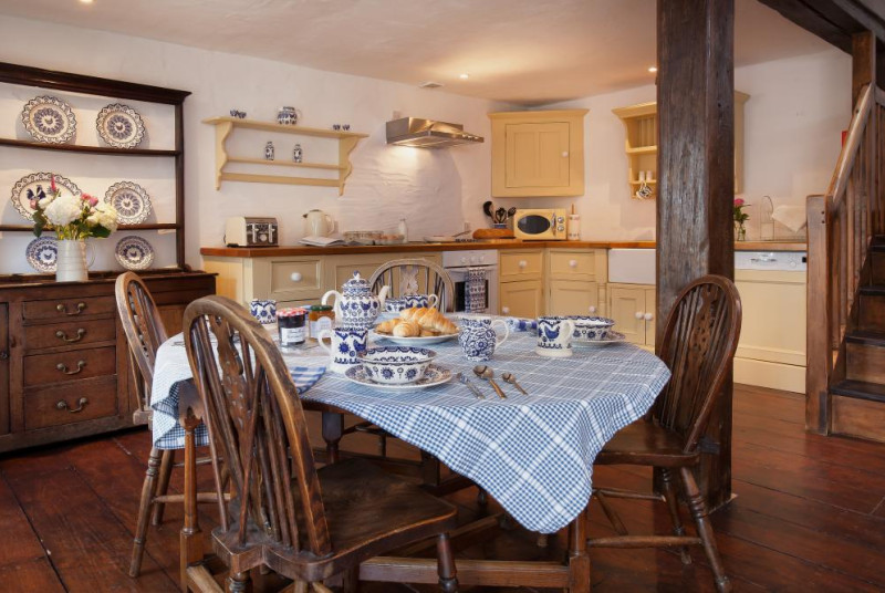 Traditional Country Kitchen with Family Dining Area