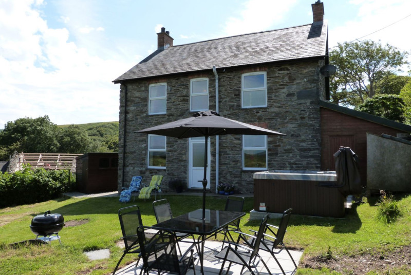 Cottage with Private Hot Tub and Sea View in Mid Wales