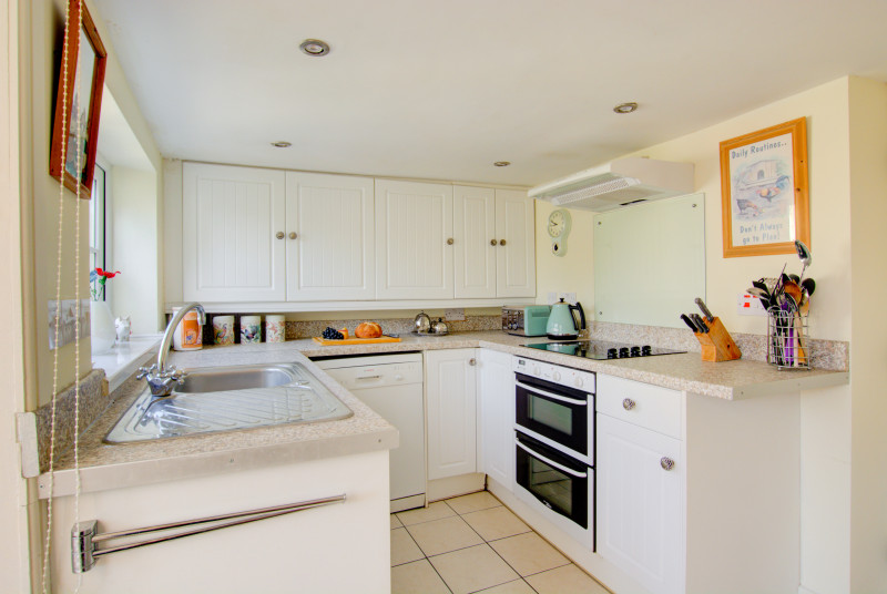 Lovely, bright and modern kitchen with all the major appliances, well equipped for preparing family meals