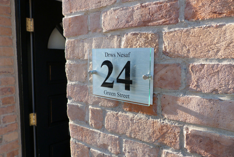 Drws Nesaf Cardiff Townhouse