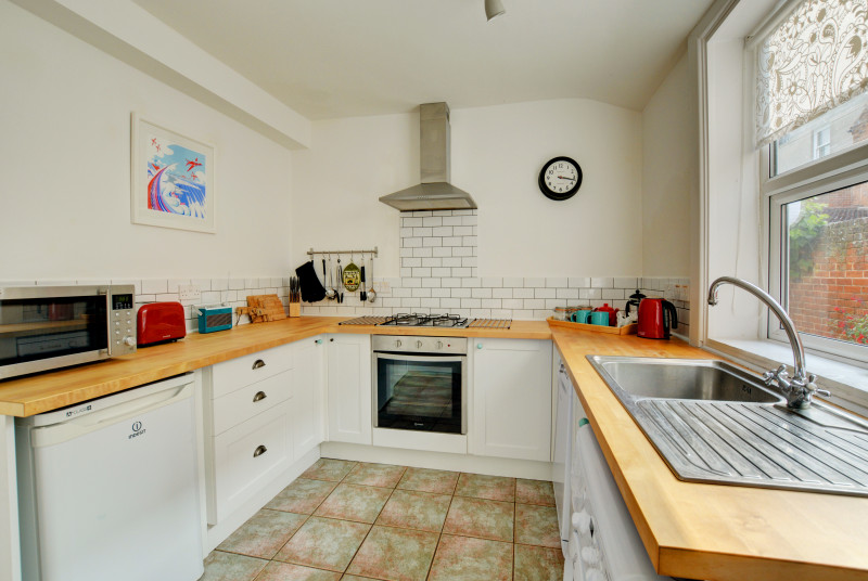 Well equipped kitchen with everything needed for a family holiday