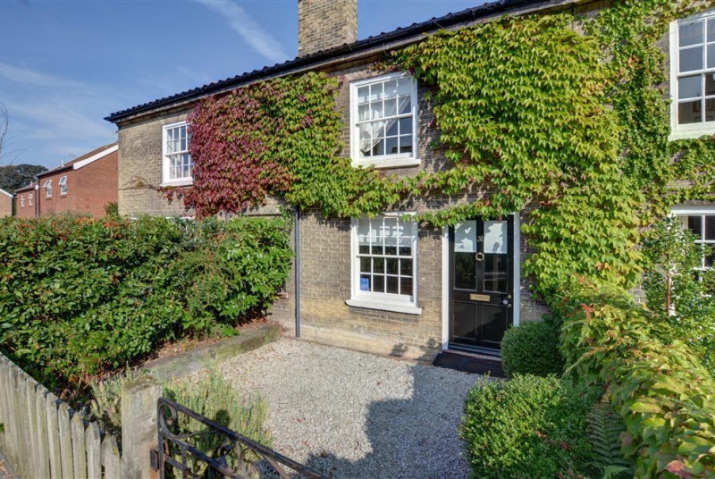 This is a terraced georgian property located in Saxmundham, a quaint village in between Aldebrugh and Southwold. 