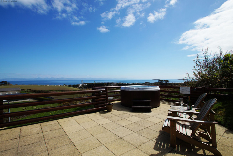 Set in an elevated position with fantastic sea and countryside views