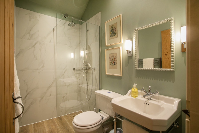 SPRINGFIELD UPSTAIRS SHOWER ROOM 