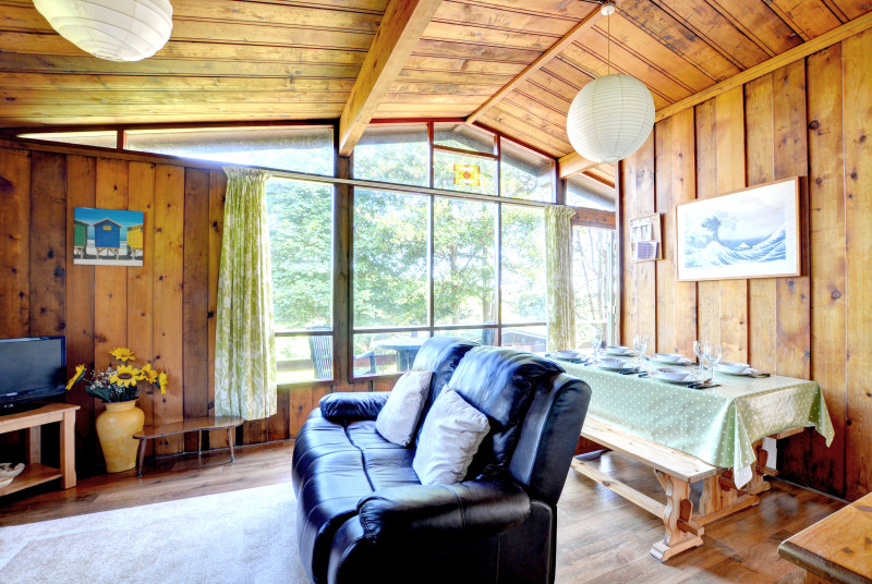 WAV604 - Living Room 3