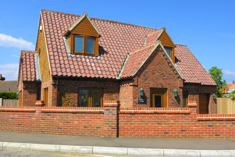 Malthouse Lodge is an attractive modern detached house which has been built using traditional local carrstone