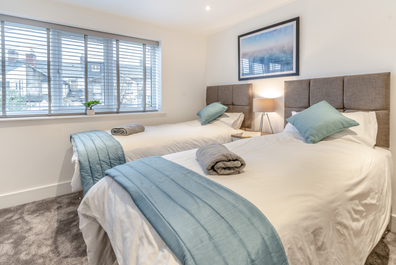 Twin bedroom at Hafan y Ddinas Cardiff Apartment 2