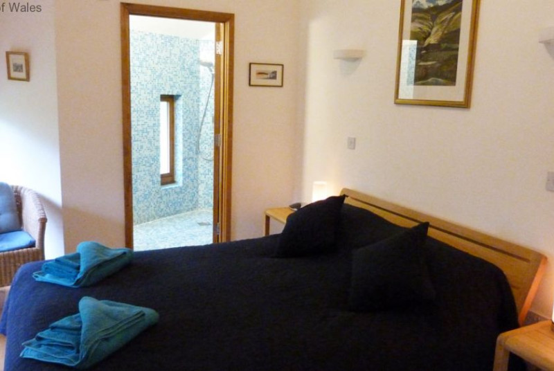 Double ensuite bedroom - 5 star self catering, Brecon Beacons