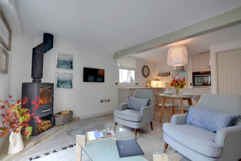 CB652 - Sitting Area - View 2