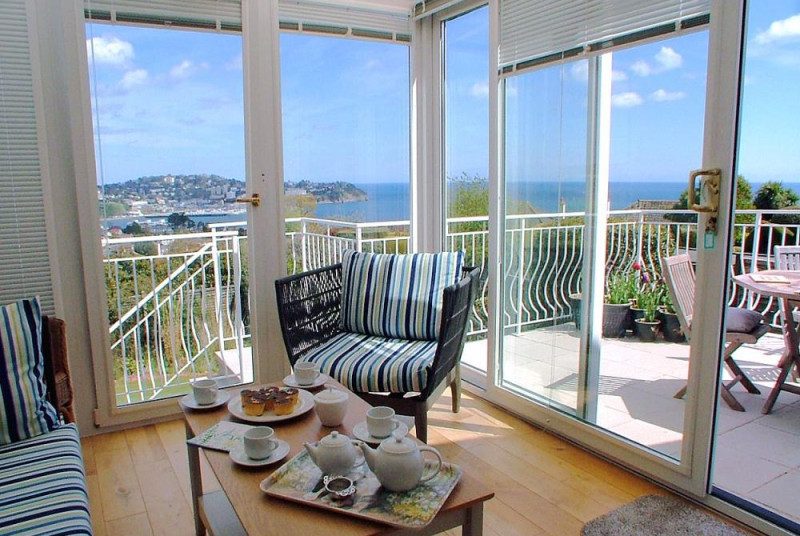 Harbour Lights Torquay - Lovely Conservatory with stunning views