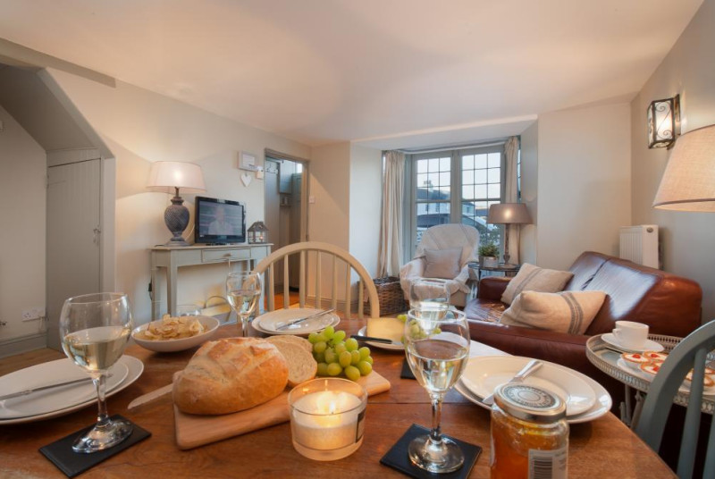 Dining table, view 2 - Compass Cottage, Shaldon