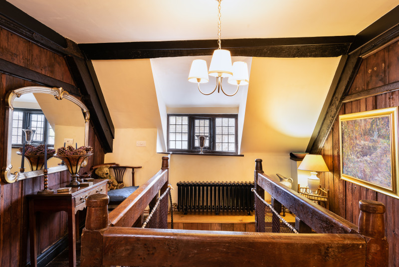 Landing with leaded window