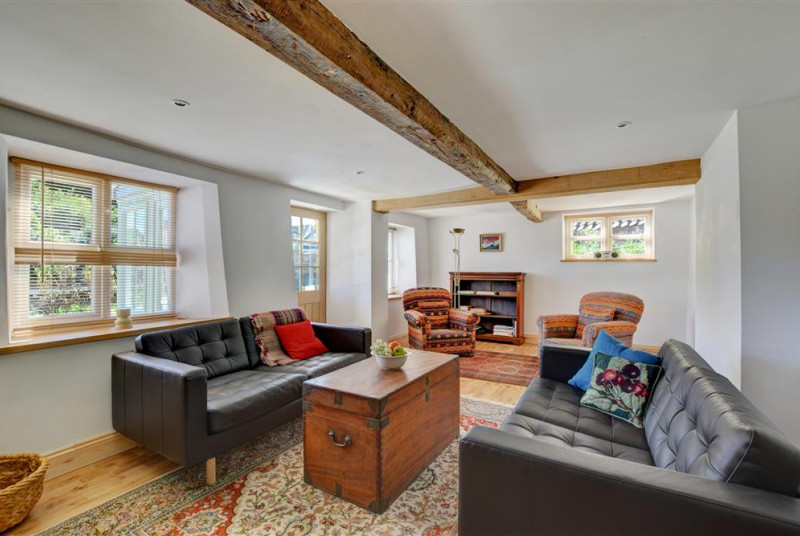 Sitting room with comfy seating