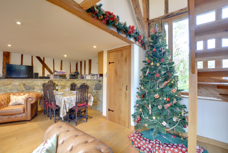 CB594 - Christmas Dining Area