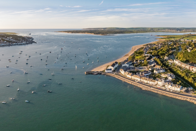 Corona is located in a most wonderful position, nestling alongside the beautiful Taw Estuary and overlooking the sandy estuary beach of Instow