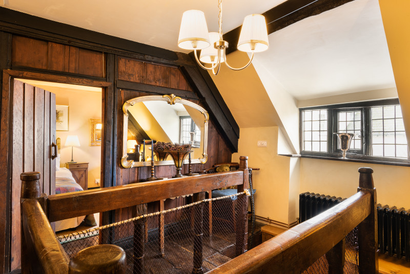 1580 wood panelled Landing 