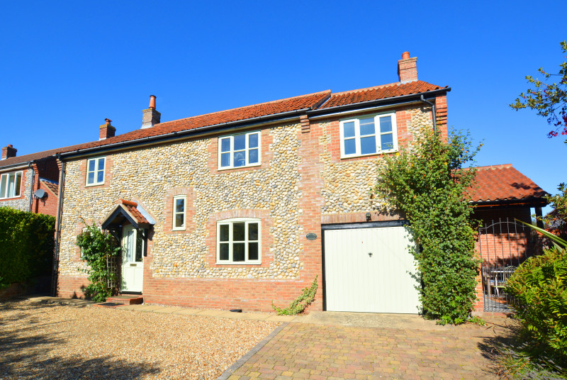 Lovely exterior photo of the house