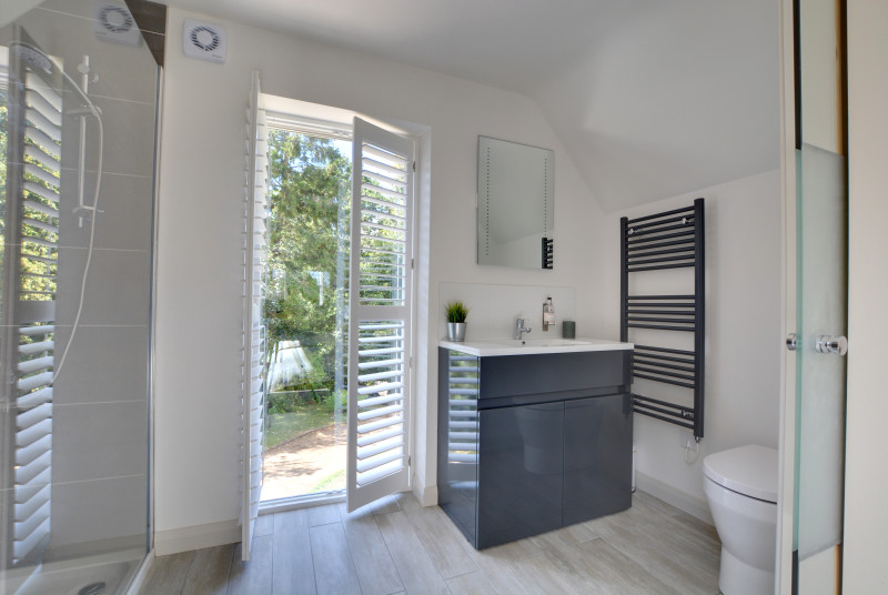 CB652 - Shower Room - View 2