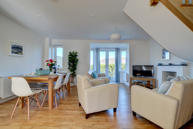 Comfortable sitting room and dining area