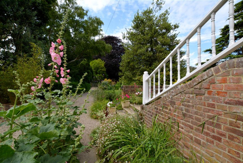 CC0011 - View Down Driveway
