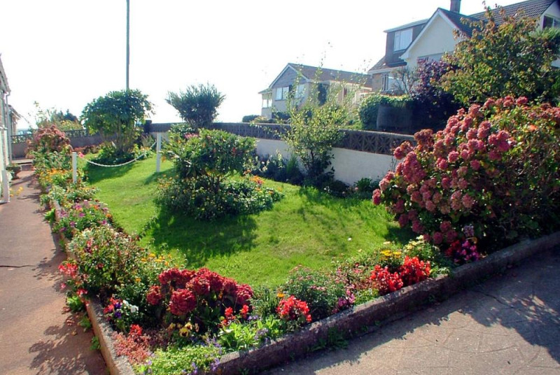 Primley Park Paignton - Front Shrub Garden