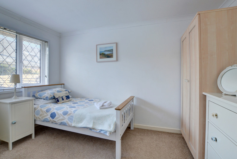 Ample storage space for your clothes in the twin bedroom