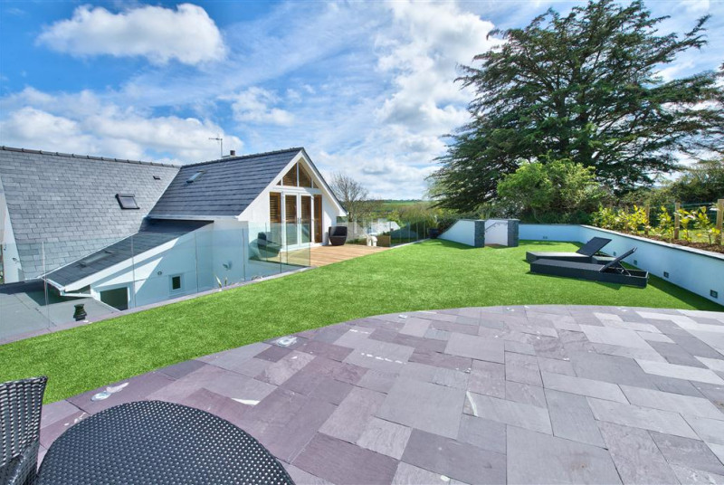 YGARNX - Rear Terraces View 2