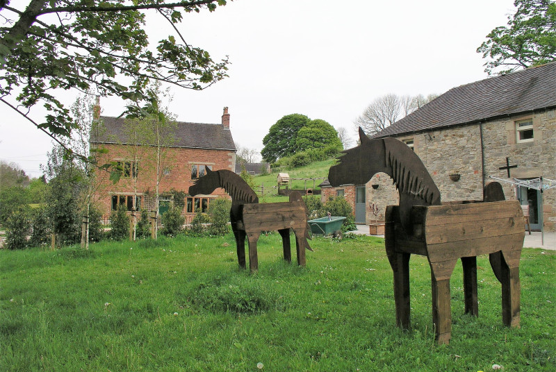 BOSING BARN HORSES