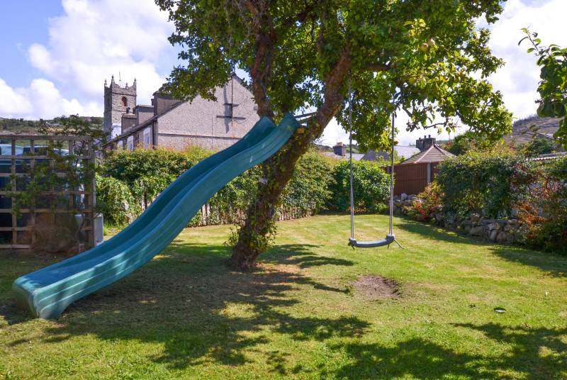 Safe enclosed back garden