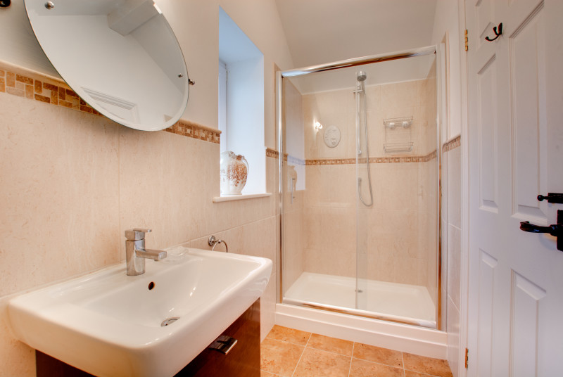 Master bedroom en-suite with shower cubicle & washbasin
