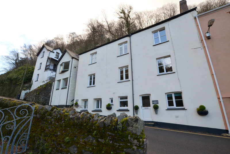 This delightful cottage in the picturesque coastal village of Lynmouth has recently been renovated and refurbished to high standards