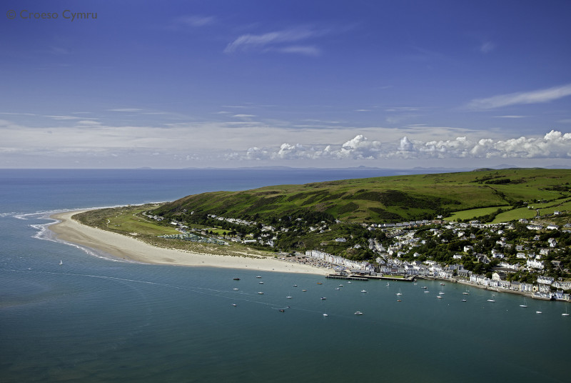 Aberdyfi Beach can be found at the end of Dyfi estuary