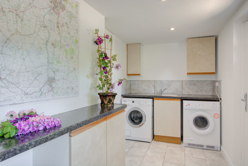 Utility Room with washing machine and tumble dryer