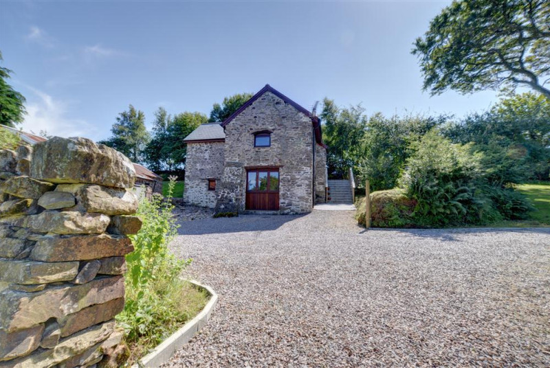 Peacefully located amid spectacular countryside, this detached barn conversion cottage has been newly renovated to high standards throughout