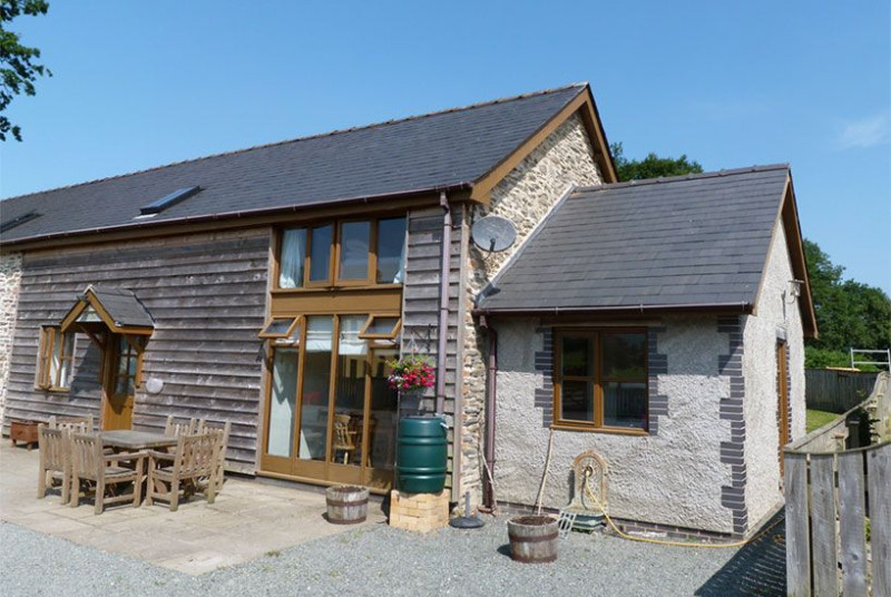 Builth Wells spacious country cottage with hot tub, Wales