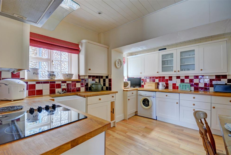Large kitchen with ample cupboard and work surface space
