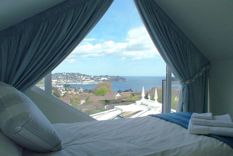 Harbour Lights Torquay - Single Bedroom with great Sea View