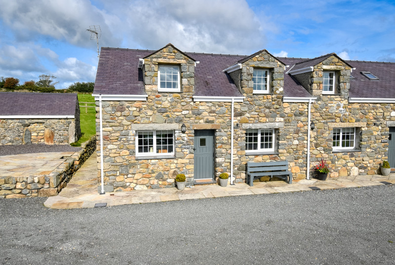 Llys Mawr cottage