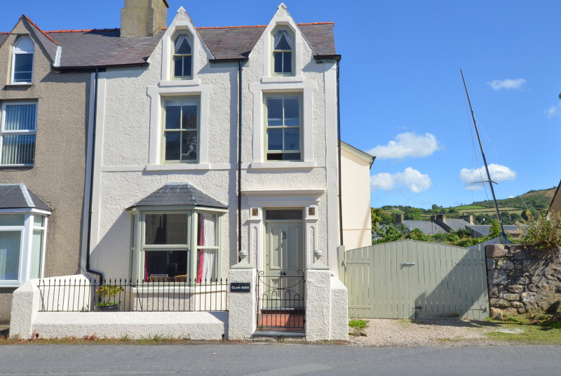 Convenient location with a walk to the beach and shop