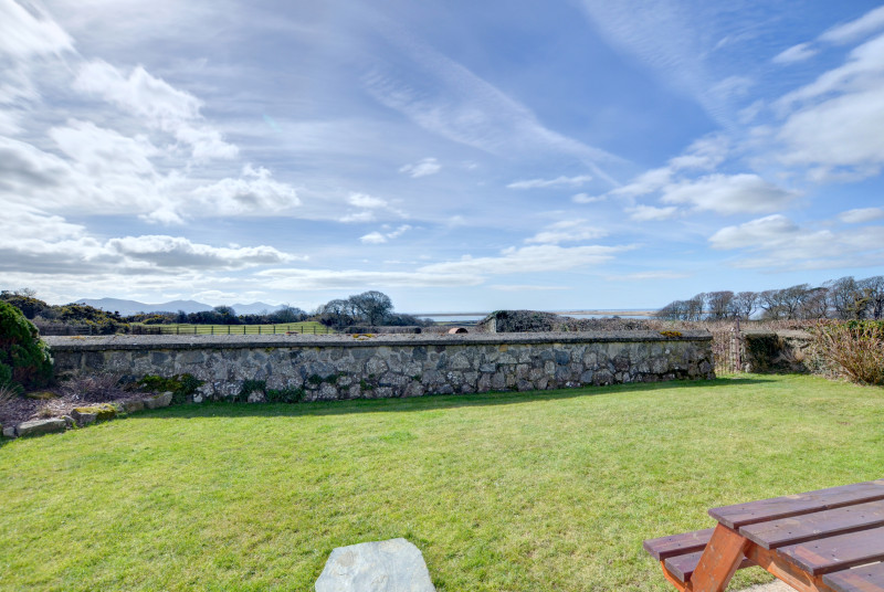 WAG263 view from the garden