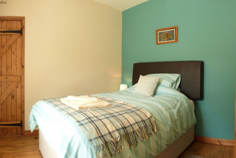 Bedroom 4 - Small double bed (4ft) for single occupancy.