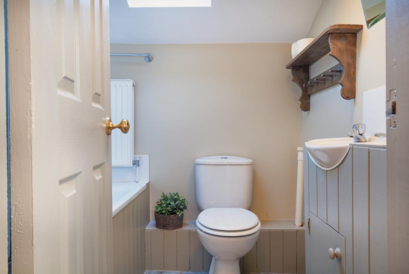 Bathroom - Compass Cottage, Shaldon