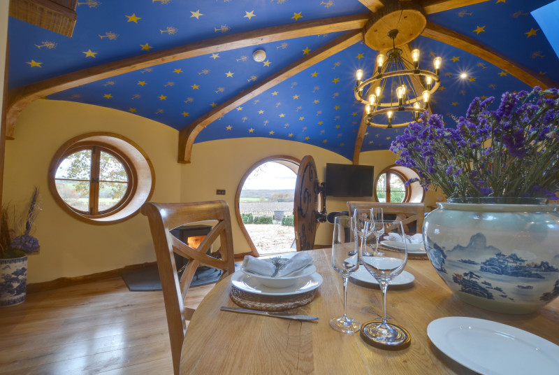 SX938 - Dining Area - View 2