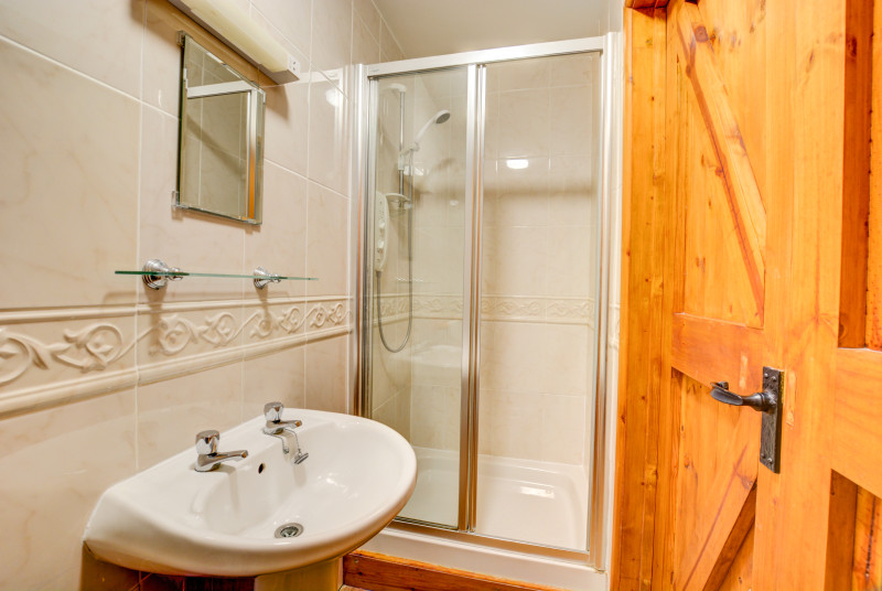 En-suite shower room with shower cubicle, wc & wash basin