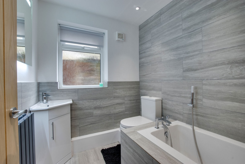 Master Bathroom - Hafan y Ddinas Cardiff Apartment